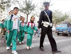 廣州海珠校園門(mén)衛(wèi)安裝身份證識(shí)別器 加強(qiáng)人員出入管理